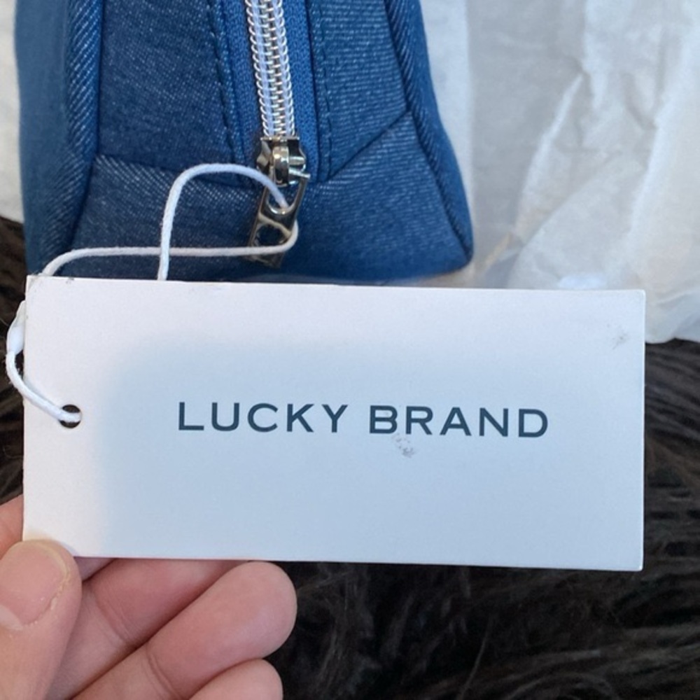 BNWT Lucky Brand Multi  functional Travle Wedge Pouch - Picture 6 of 11